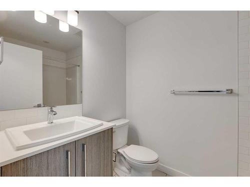 402-280 Chelsea Road, Chestermere, AB - Indoor Photo Showing Bathroom