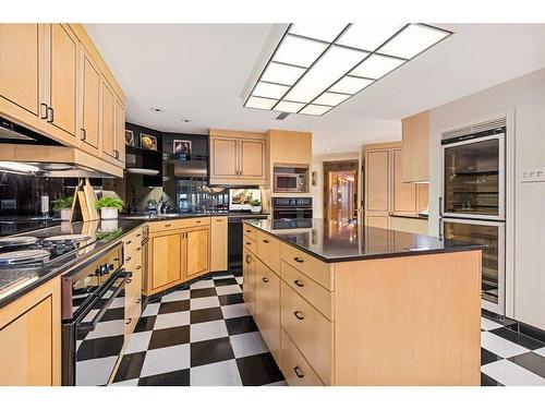 1610-720 13 Avenue Sw, Calgary, AB - Indoor Photo Showing Kitchen