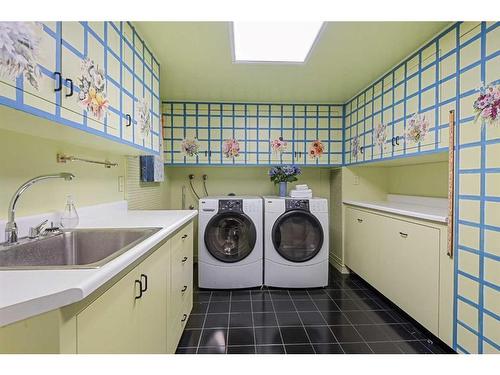 1610-720 13 Avenue Sw, Calgary, AB - Indoor Photo Showing Laundry Room