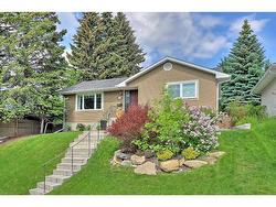 2736 Cannon Road NW Calgary, AB T2L 1C6