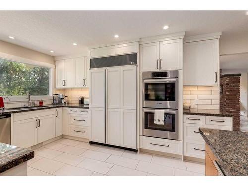 456 Wilderness Drive Se, Calgary, AB - Indoor Photo Showing Kitchen