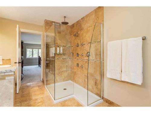 456 Wilderness Drive Se, Calgary, AB - Indoor Photo Showing Bathroom