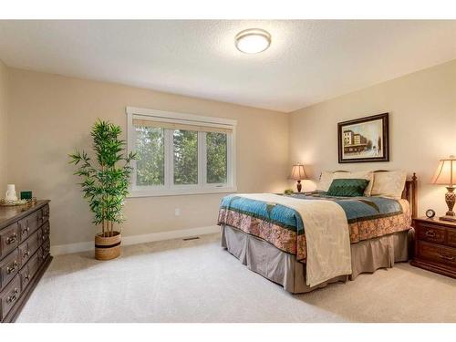 456 Wilderness Drive Se, Calgary, AB - Indoor Photo Showing Bedroom