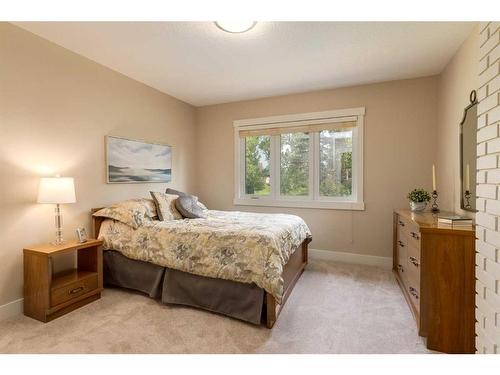 456 Wilderness Drive Se, Calgary, AB - Indoor Photo Showing Bedroom