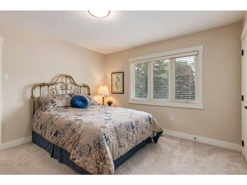 456 Wilderness Drive Se, Calgary, AB - Indoor Photo Showing Bedroom