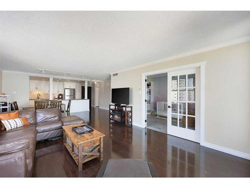 1505-1100 8 Avenue Sw, Calgary, AB - Indoor Photo Showing Living Room