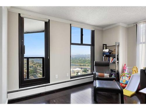 1505-1100 8 Avenue Sw, Calgary, AB - Indoor Photo Showing Living Room