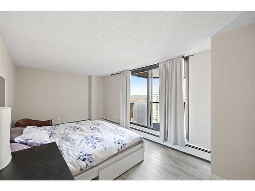 1505-1100 8 Avenue Sw, Calgary, AB - Indoor Photo Showing Bedroom