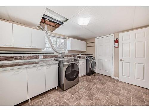124 Shawinigan Drive Sw, Calgary, AB - Indoor Photo Showing Laundry Room