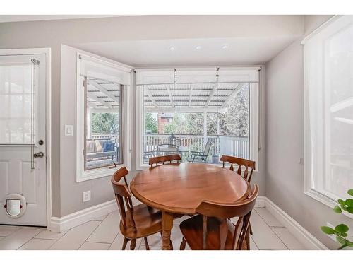 124 Shawinigan Drive Sw, Calgary, AB - Indoor Photo Showing Dining Room