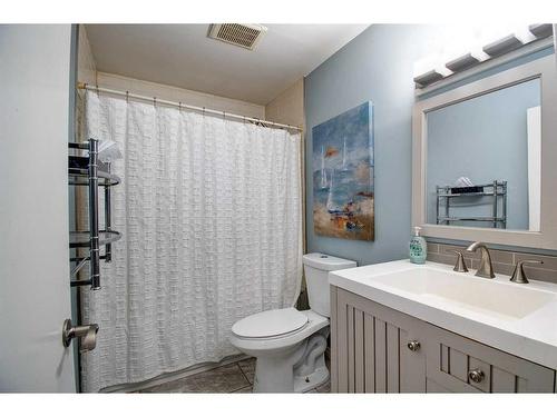 95 Falton Way Ne, Calgary, AB - Indoor Photo Showing Bathroom