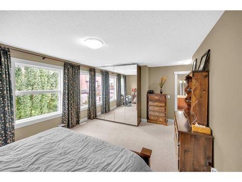 72 Sherwood Way Nw, Calgary, AB - Indoor Photo Showing Bedroom