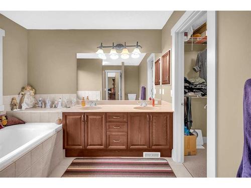 72 Sherwood Way Nw, Calgary, AB - Indoor Photo Showing Bathroom