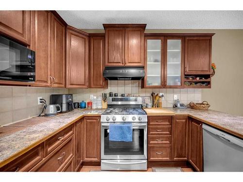 72 Sherwood Way Nw, Calgary, AB - Indoor Photo Showing Kitchen