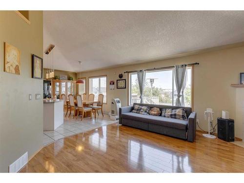 244 Fresno Place Ne, Calgary, AB - Indoor Photo Showing Living Room