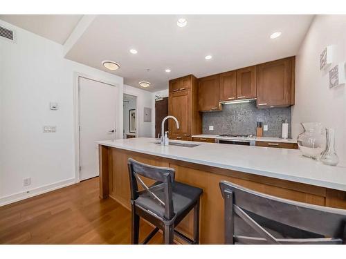 1726-222 Riverfront Avenue Sw, Calgary, AB - Indoor Photo Showing Kitchen With Upgraded Kitchen