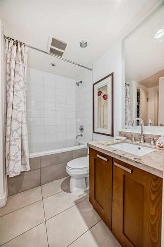 1726-222 Riverfront Avenue Sw, Calgary, AB - Indoor Photo Showing Bathroom