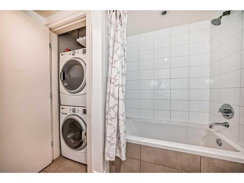 1726-222 Riverfront Avenue Sw, Calgary, AB - Indoor Photo Showing Laundry Room