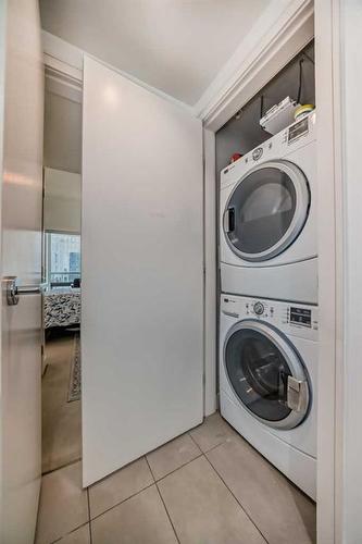 1726-222 Riverfront Avenue Sw, Calgary, AB - Indoor Photo Showing Laundry Room