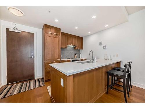 1726-222 Riverfront Avenue Sw, Calgary, AB - Indoor Photo Showing Kitchen With Upgraded Kitchen