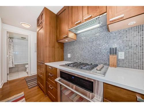 1726-222 Riverfront Avenue Sw, Calgary, AB - Indoor Photo Showing Kitchen