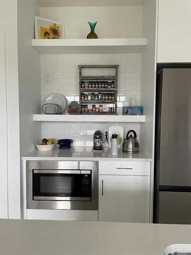 21 Cimarron Estates Gate, Okotoks, AB - Indoor Photo Showing Kitchen With Stainless Steel Kitchen With Upgraded Kitchen