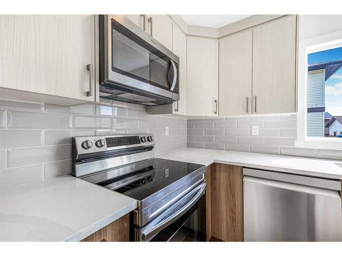 6740 Temple Drive Ne, Calgary, AB - Indoor Photo Showing Kitchen