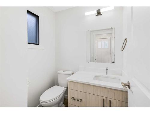 6740 Temple Drive Ne, Calgary, AB - Indoor Photo Showing Bathroom