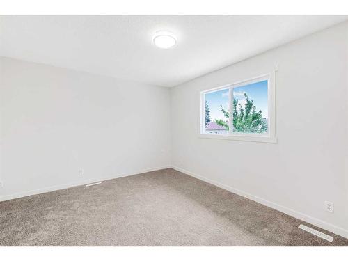 6740 Temple Drive Ne, Calgary, AB - Indoor Photo Showing Other Room