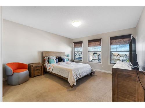 61 Sherwood Heights Nw, Calgary, AB - Indoor Photo Showing Bedroom