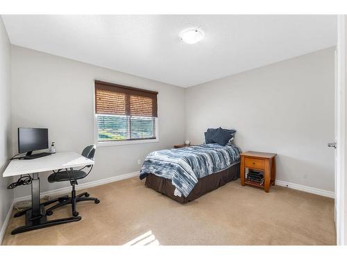 61 Sherwood Heights Nw, Calgary, AB - Indoor Photo Showing Bedroom