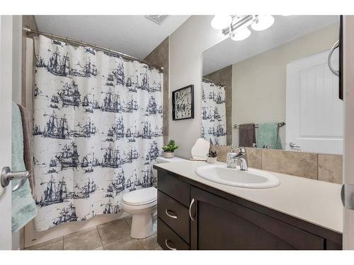61 Sherwood Heights Nw, Calgary, AB - Indoor Photo Showing Bathroom