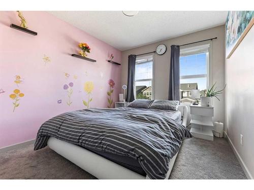 18 Evanscrest Terrace Nw, Calgary, AB - Indoor Photo Showing Bedroom