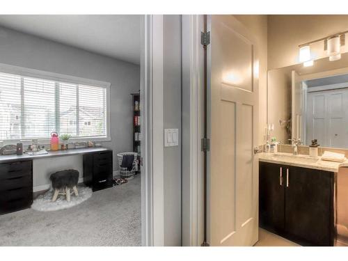 1559 Symons Valley Parkway Nw, Calgary, AB - Indoor Photo Showing Bathroom