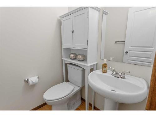 68 Cranfield Gardens Se, Calgary, AB - Indoor Photo Showing Bathroom