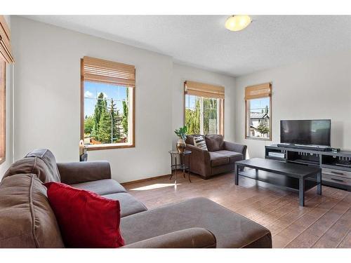 68 Cranfield Gardens Se, Calgary, AB - Indoor Photo Showing Living Room