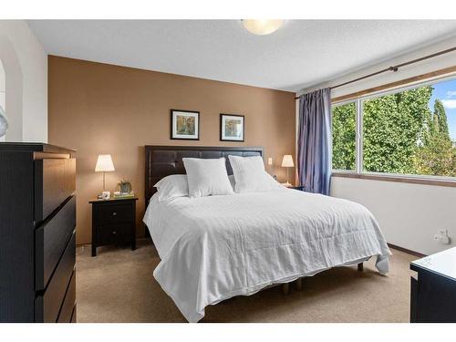 68 Cranfield Gardens Se, Calgary, AB - Indoor Photo Showing Bedroom