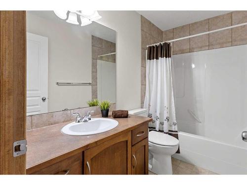 68 Cranfield Gardens Se, Calgary, AB - Indoor Photo Showing Bathroom