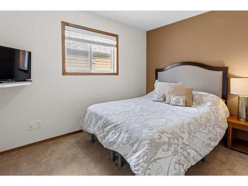 68 Cranfield Gardens Se, Calgary, AB - Indoor Photo Showing Bedroom