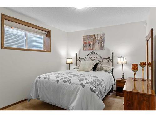 68 Cranfield Gardens Se, Calgary, AB - Indoor Photo Showing Bedroom