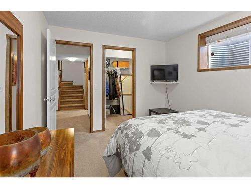 68 Cranfield Gardens Se, Calgary, AB - Indoor Photo Showing Bedroom