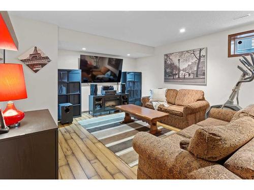 68 Cranfield Gardens Se, Calgary, AB - Indoor Photo Showing Living Room