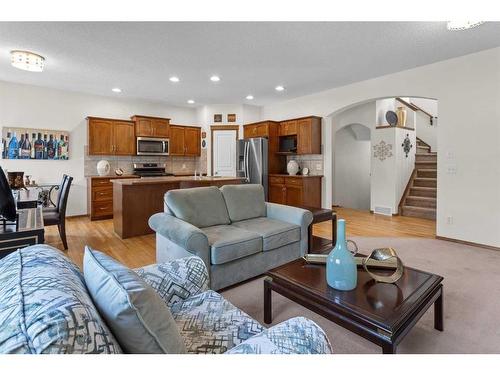 68 Cranfield Gardens Se, Calgary, AB - Indoor Photo Showing Living Room