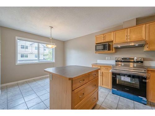 115 Hidden Creek Cove Nw, Calgary, AB - Indoor Photo Showing Kitchen