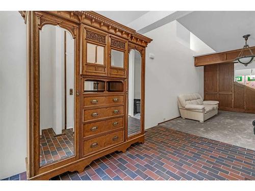 43 Pineland Close Ne, Calgary, AB - Indoor Photo Showing Living Room