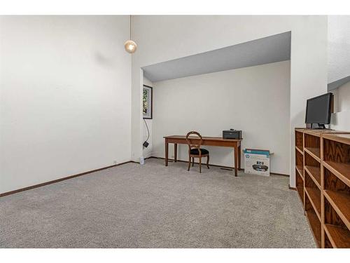 43 Pineland Close Ne, Calgary, AB - Indoor Photo Showing Living Room