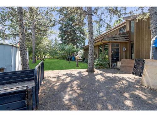 43 Pineland Close Ne, Calgary, AB - Outdoor