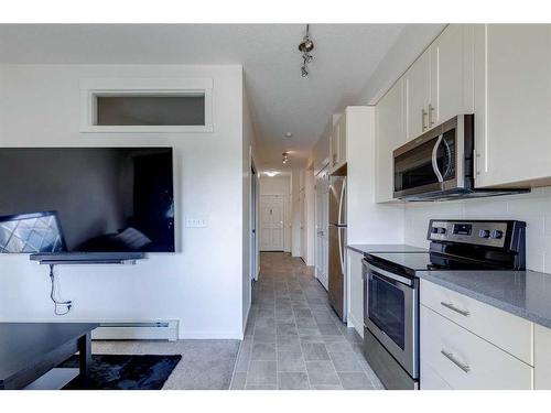 2206-215 Legacy Boulevard Se, Calgary, AB - Indoor Photo Showing Kitchen