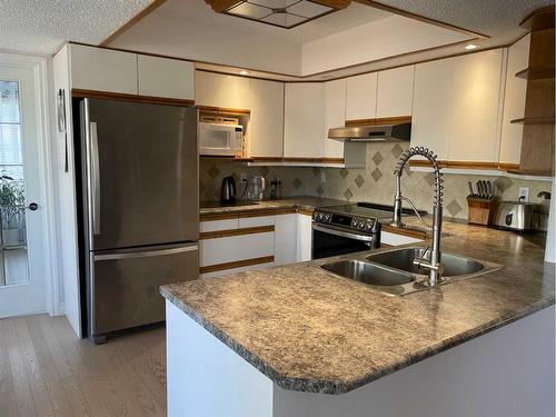 65 Shawnee Crescent Sw, Calgary, AB - Indoor Photo Showing Kitchen With Double Sink