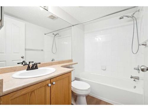 3207-4975 130 Avenue Se, Calgary, AB - Indoor Photo Showing Bathroom